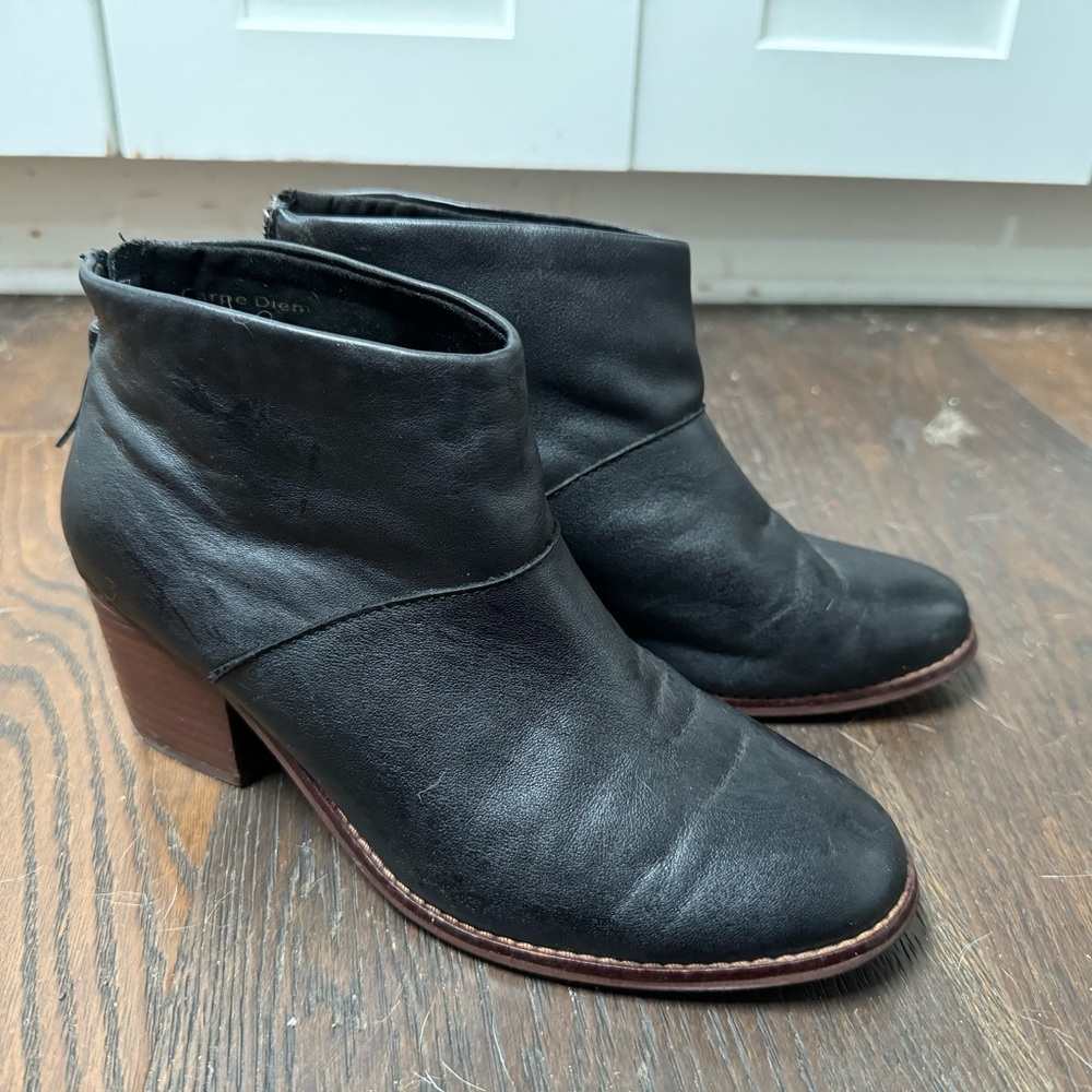 Tom’s black leather booties US Women’s size 8M